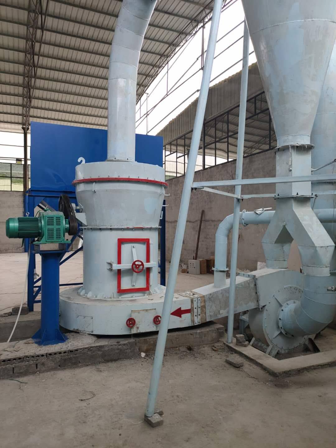新式雷蒙磨粉机生产现场